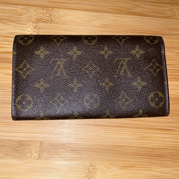 Louis Vuitton Wallet - Picture 3 of 17
